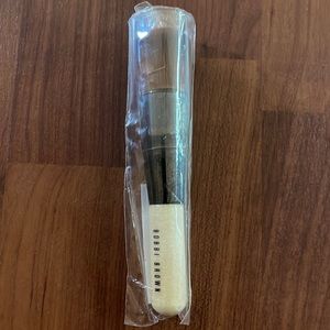 Bobbi Brown Full Coverage Face Brush- New in Sealed Package